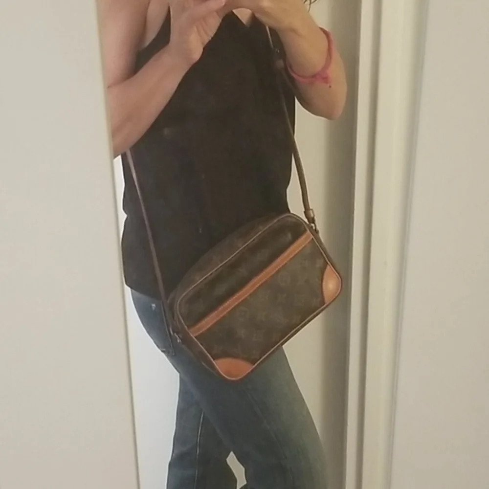 Louis Vuitton Monogram Trocadero Crossbody Bag - Picture 11 of 16